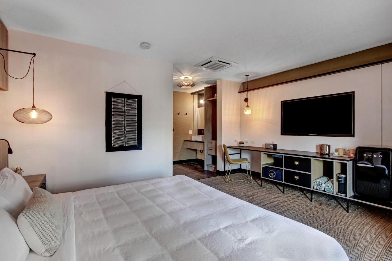 Mahala- 21 And Over (adults Only) 4*
